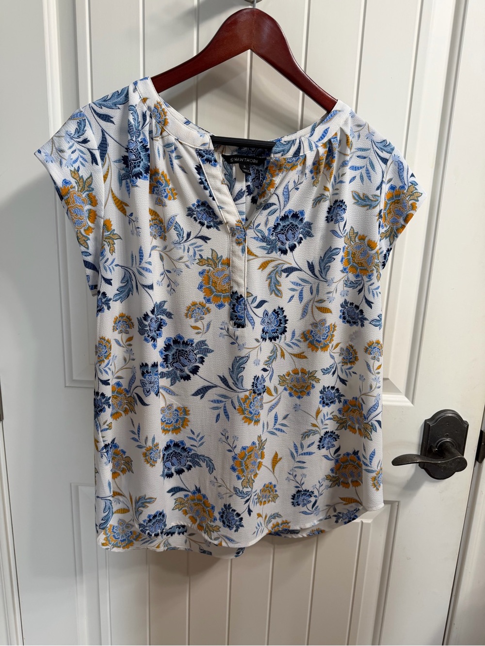 41 Hawthorn White Floral Split-Neck Blouse with Blue and Gold Print